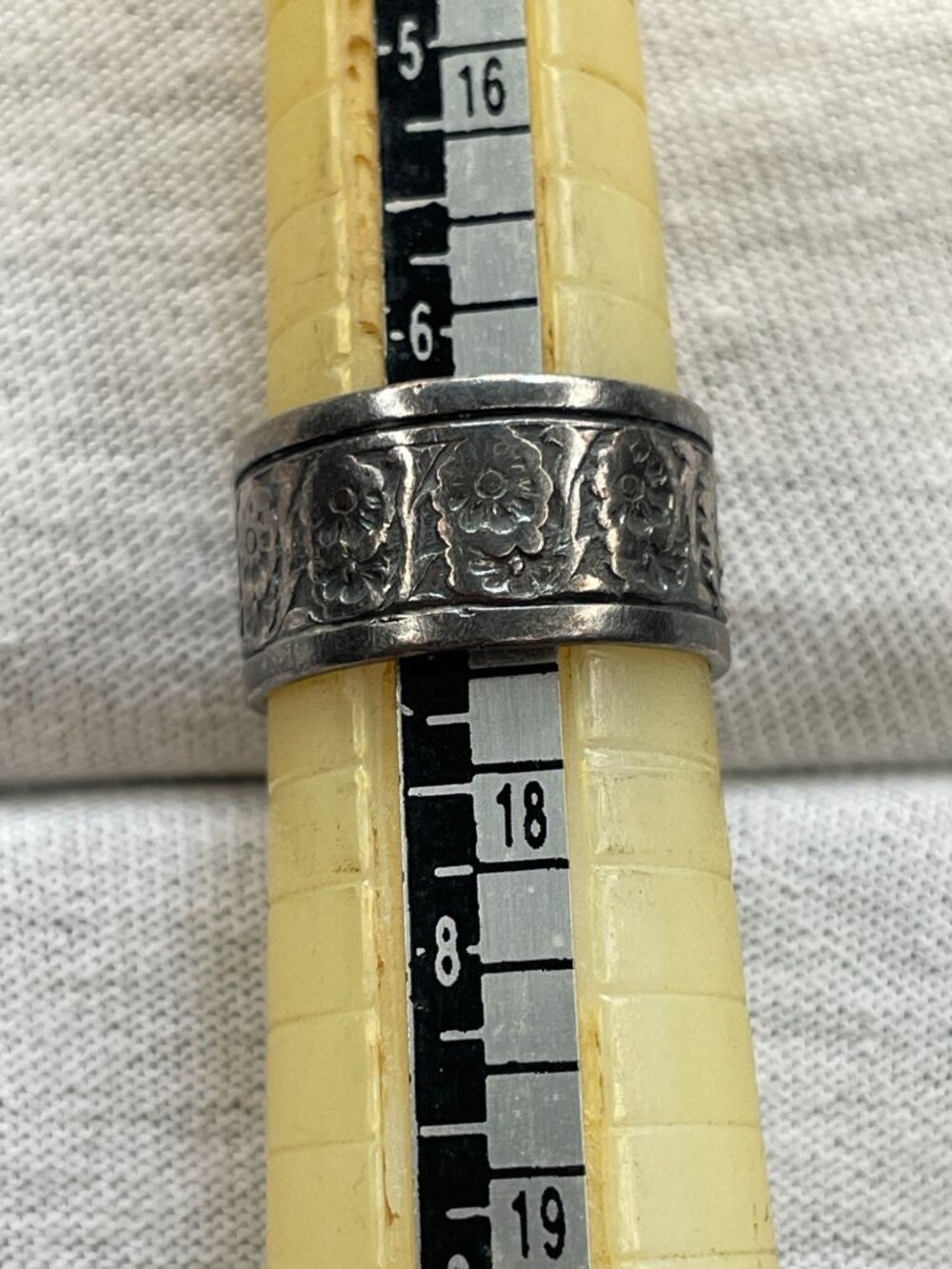 Vintage Sterling Silver Wide Floral Repousse Band Ring Size 7 Ornate Flower Vine - Picture 9 of 9
